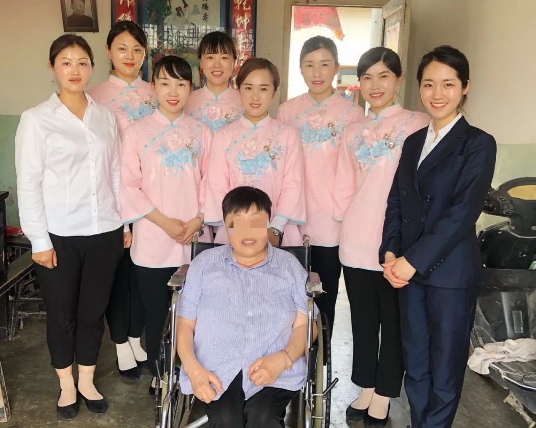 助殘日里船娘們包的餃子，溫暖了她的心